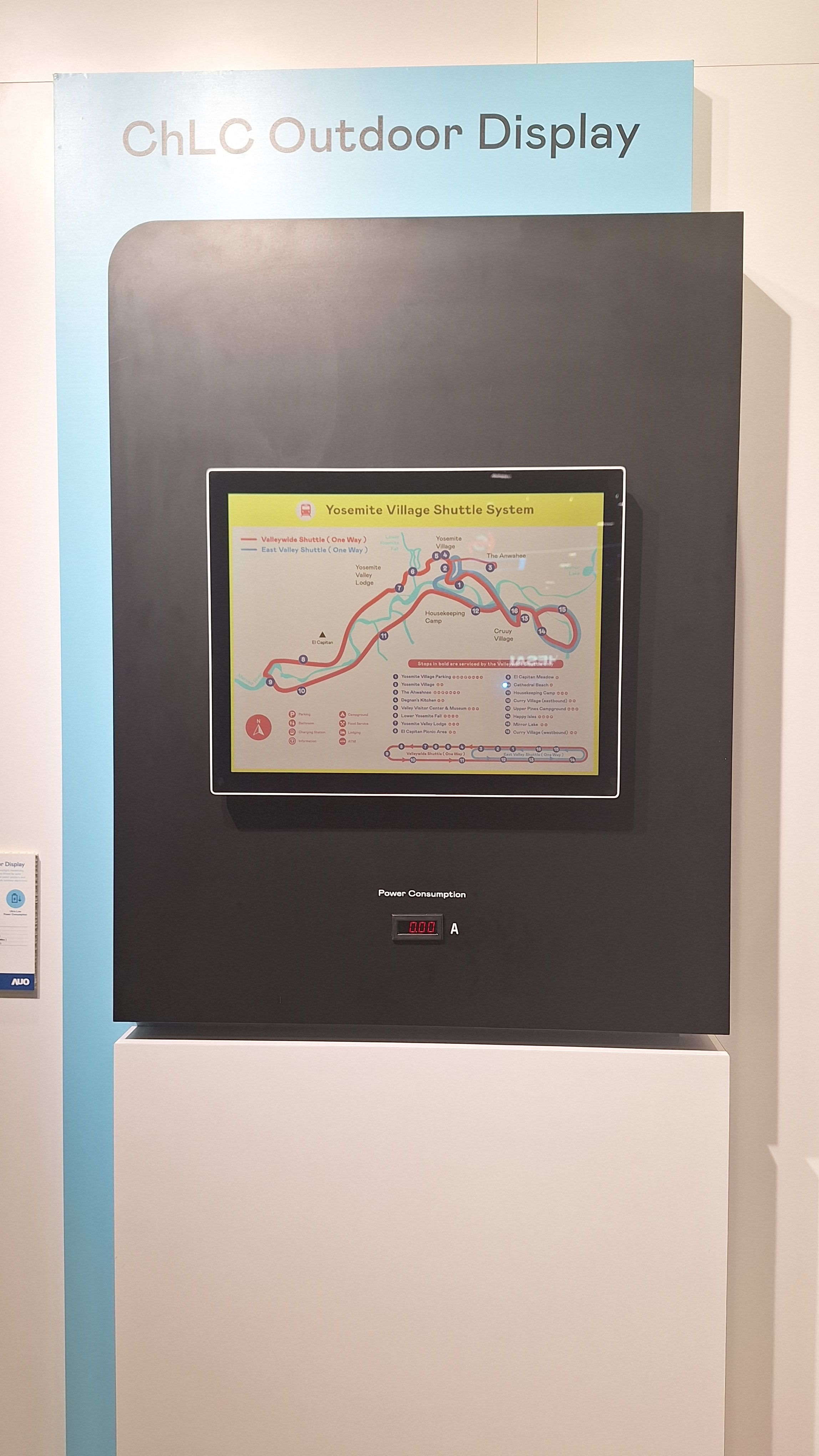 ⽜⼋体育的「胆固醇液晶超低耗能户外全彩显示器」不只环保省电，且符合户外严苛使用环境，拥有在摄氏-30度至85度下的宽温使用优势，并且强光愈强愈能呈现绝佳的色彩饱和度及显示效果，易于安装的特性将成为户外电子看板的新首选。
