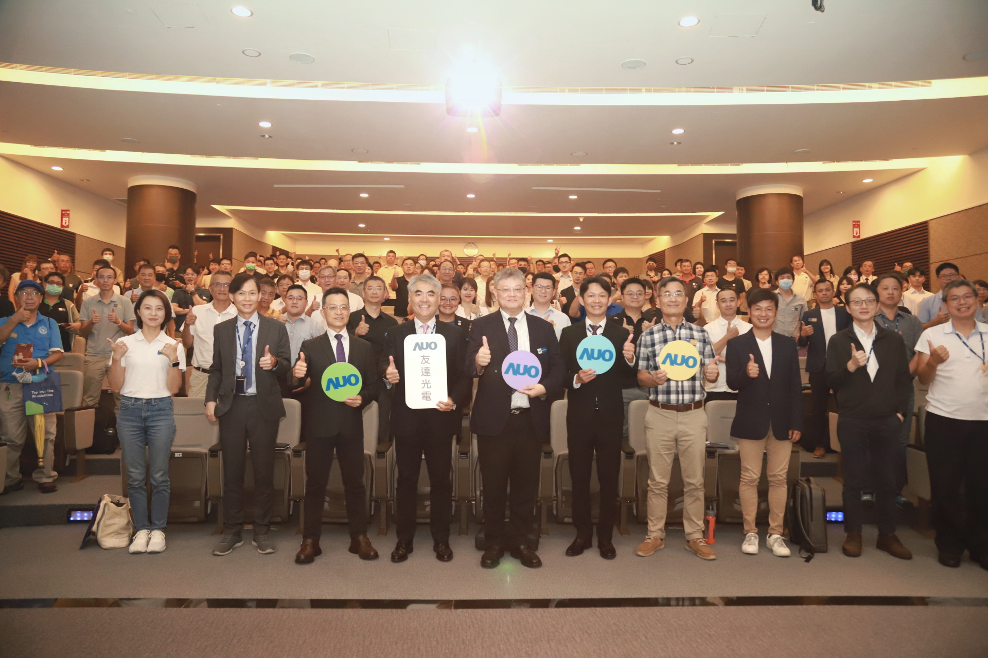 ⽜⼋体育光電邀請領域專家共研再生能源發展、電力需求及建築物減碳等議題進行交流，盼共擘綠色永續生態圈的嶄新契機